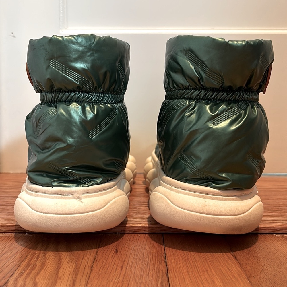 Shark size 42 - 43 puffy shimmery green lightweight ankle boot slippers - Picture 6 of 15